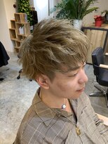 エルオム(EL.HOMME)&nbsp;【MITSU】ホワイトグレージュ×ツーブロック刈り上げショート