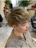 【MITSU】ホワイトグレージュ×ツーブロック刈り上げショート