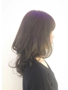 ミシュタ(mishuTA) セミロングスタイル前髪あり