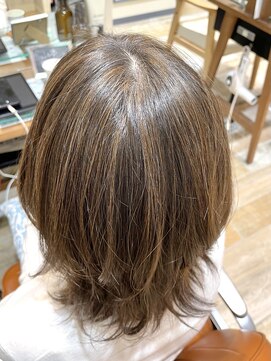 ネオリーブエム(Neolive em;) 明るめカラー☆白髪ボカシハイライト