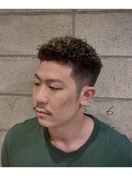 フランクスバーバー アンド ビアークラブ(FRANK'S BARBER and BEER CLUB) フェードパーマO