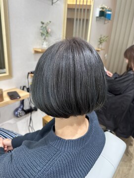 ワンアンドオンリー(One And Only) 大人ダークブルー艶カラー丸み小顔ボブスタイル30代40代50代