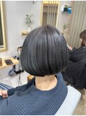 大人ブルーブラック艶カラー丸み小顔ボブスタイル30代40代50代