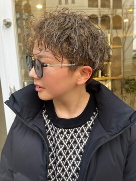 マル 薬院浄水店(MAR.co) パーマ風ハイトーンショート