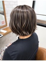 イルファ 北野田店(ehl：fa)&nbsp;ショートボブ白髪ぼかしハイライト