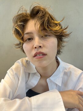 イギー(igggy) センターパート デザインカラー パーマ ショートパーマ