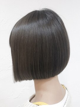 ビアンコ(BlANCO) 【BLANCO北堀江】すきばさみを使わないスムースボブ