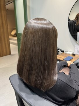 アパートメント オブ ソロン 市川(The Apartment of Solon) オリーブベージュ【白髪ぼかし】