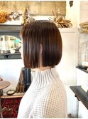 大人可愛い前髪ありツヤ感ショートカットアッシュベージュ