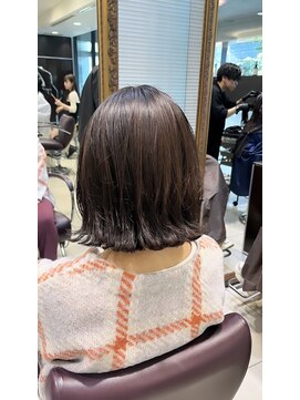 アメリ バイ アピッシュ(Amelie by apish) 外ハネパーマ/コテ巻きパーマ/ワンカールパーマ