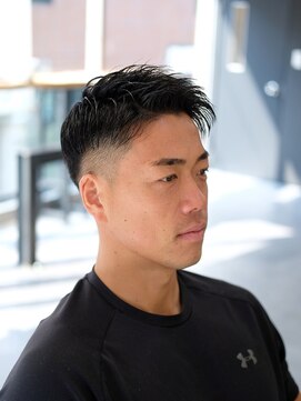 ディライトヘア トアウエスト 三宮元町(DELIGHT HAIR torwest) スポーティーツーブロックショート