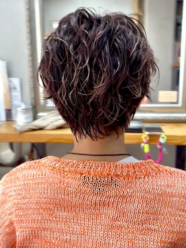 コンパス(COMPASS) ショートヘアにニュアンスパーマ