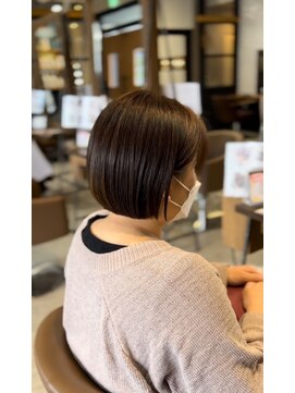 スペックホルダー(Spec Holder) 暗めカラー艶ボブ×美フォルムショート