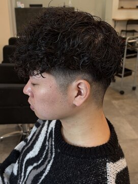 ヒュイル バイ ニアウ(Hwyl by Niau) MEN’S HAIR/スペインカール/スパイラルパーマ /伊勢崎