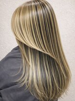 フッタ(Futta)&nbsp;アンブレラカラー×ロングヘアスタイル【西武新宿駅】【駅近】