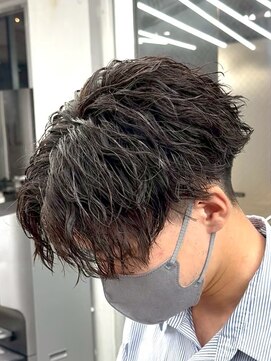 オーバル ジングウマエ(OVARL jingumae) 縦落ちパーマツイストスパイラルフェザーパーマ