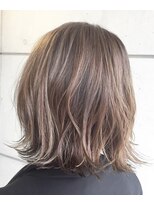 ジリ(JILI)&nbsp;【JILI】ハイトーンハイライト×抜け感ボブ