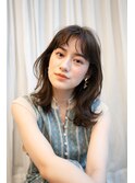 イメチェンで大人女子力UP！毛先カールのくびれエアリーミディ