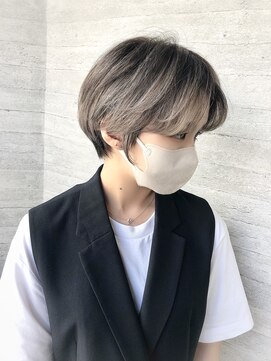 バーチョ(bacio) バレイヤージュハンサムショート