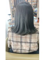 ヘアーサロン ハイプ(HYPE) ミントカーキカラー×外ハネミディアム