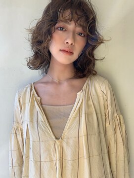 シーカ ニカイ(siika NIKAI) カーリーレイヤースタイル