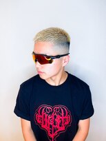 リコラックスビー(LICO LUXBE)&nbsp;束感ショートツーブロックマッシュホワイトスパイキー