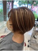 大人のショートボブ×ハイライト