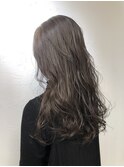 シアーグレージュ×ゆるふわウェーブのおとなフェミニン