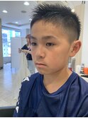 スポーツ男子サイドすっきり！ツーブロ風ベリーショートで爽快に