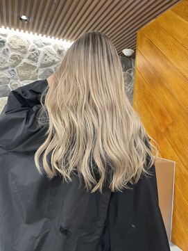 リュストル 町田(LUSTRE) ホワイトベージュバレイヤージュ