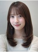顔周りレイヤーカットくびれヘアミルクティーベージュカラー