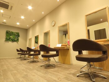 KAHALA Hair Design フレスポ宇都宮市場店【カハラヘアデザイン】の写真/日常の合間に、思い立ったらすぐ綺麗。熟練の技術と通いやすい価格で、大人女性の悩みを自信に変える。