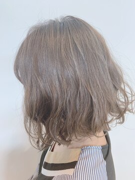 レナータヘアカロ(Renata hair Caro) グレージュ