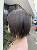 メゾン アヴァロ(Maison Avallo) #外ハネショートボブ　#グレージュ