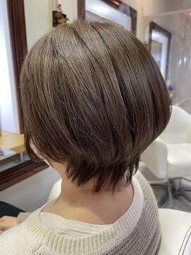 アイズウェスト(I's WEST) 似合わせカット/ショートスタイル/ハイライト/函館