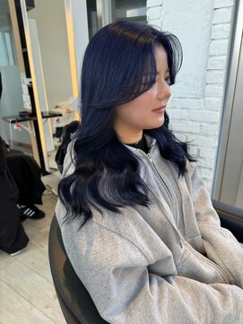 インク サカエ(inq sakae) 艶髪ブルブラック/レイヤーカット