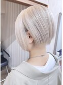 圧倒的存在感!!ショート×ペールホワイト