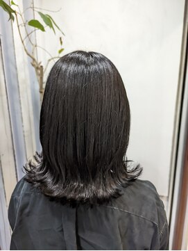 アン(Hair make un) ダークカラー/三宅