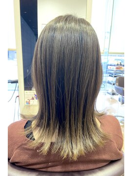 レッド(ReD) ブリーチなし　バレイヤージュ　切りっぱなし