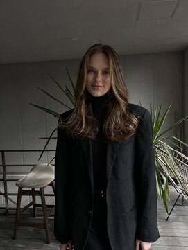 リバレッジ 広尾(Leverage) 海外大人ヘアレイヤーカット 担当：柴崎