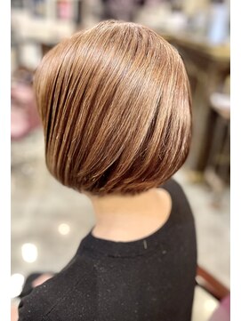 サーティエイト(38) 大人可愛い 丸みショートボブ/カット/白髪ぼかし/髪質改善/元町/