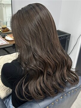 クラン 岡本(Chlan) ブリーチ無しダブルカラー×アッシュブラウン