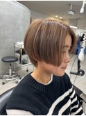 大人可愛いハイライトベージュ耳掛け小顔マッシュショートボブ