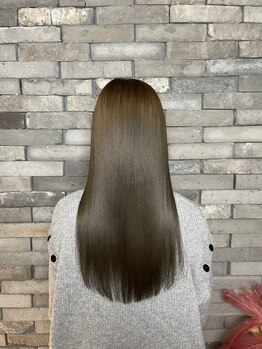 髪が硬くならず自然な柔らかい仕上がりで驚きの艶髪に♪朝も時短でセット完了！