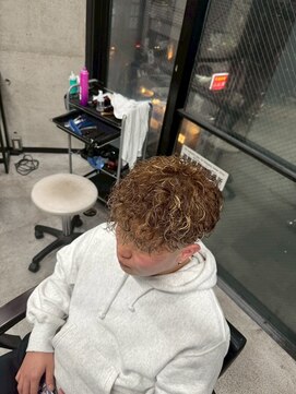 イーラ(era) スペインカールパーマ/メンズ/刈り上げ/眉毛/ツイスト