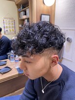 フォーコーナーズ(Four Corners)&nbsp;スペインカール／スキンフェード／バーバースタイル