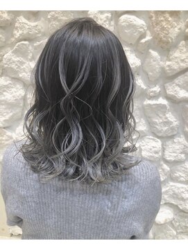 ヘアサロン エフ 渋谷(F) #ハイライトカラー　#シルバーブロンド　#シルバーグレー
