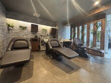 オリジンバイティアラ 横浜桜木町(ORIGIN by TIARA)の雰囲気(落ち着いたトーンの照明で格別のリラックス空間を提供)