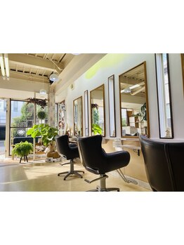 完全予約制のプライベートサロン！リーズナブルなのに確かな技術、経験豊富なスタイリストが最後まで対応◎