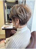 白髪を活かした大人ショート